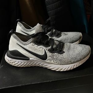 Used Men Nike running sneaker